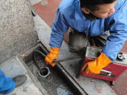 杨市办事处疏通下水道