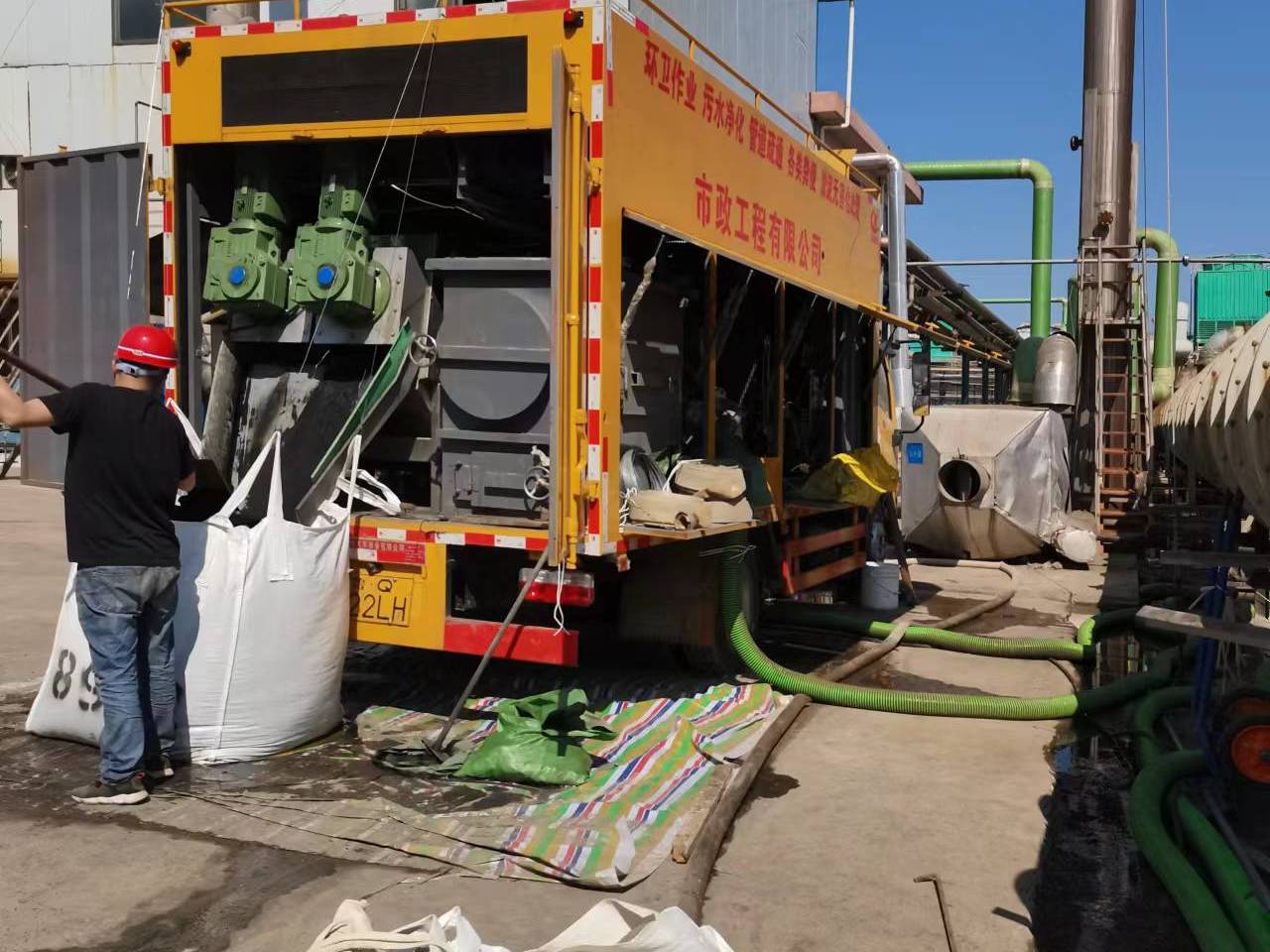 杨市办事处淤泥压干处理