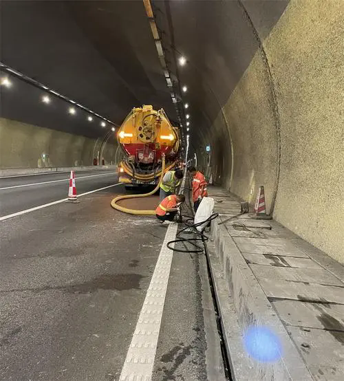 杨市办事处隧道排水渠清淤